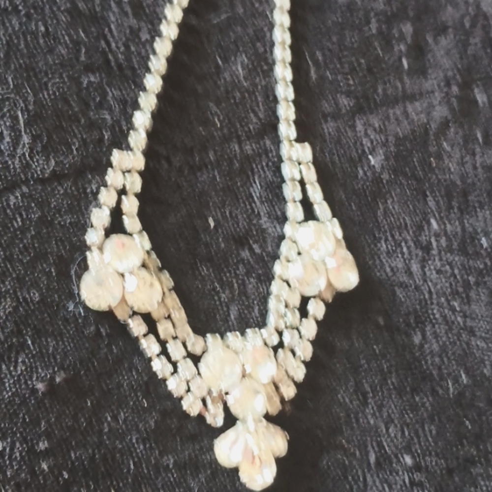 Rhinestone neckless V front Vintage